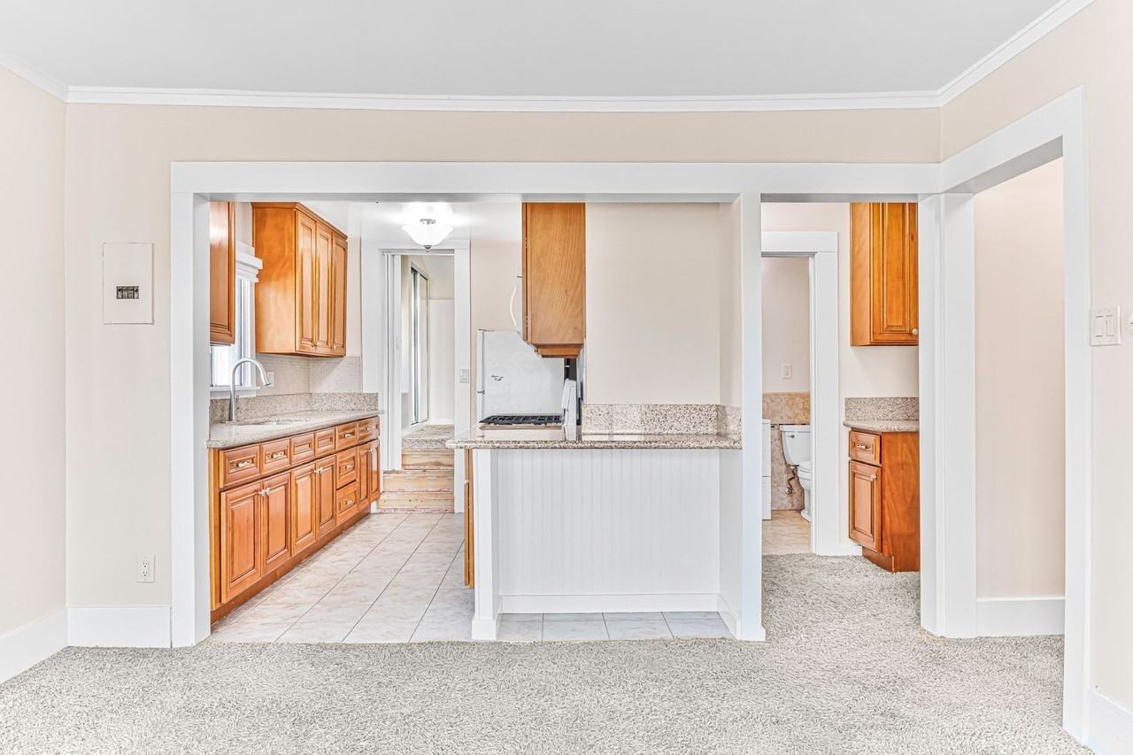 1460 Gaviota Avenue - Photo 6 of 35