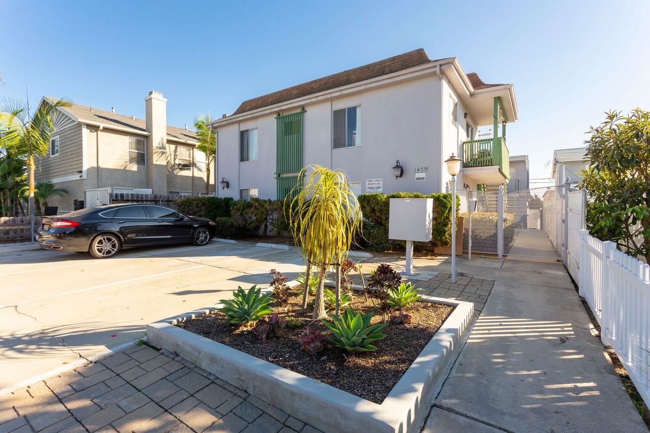 1459 Hornblend St - Photo 2 of 12