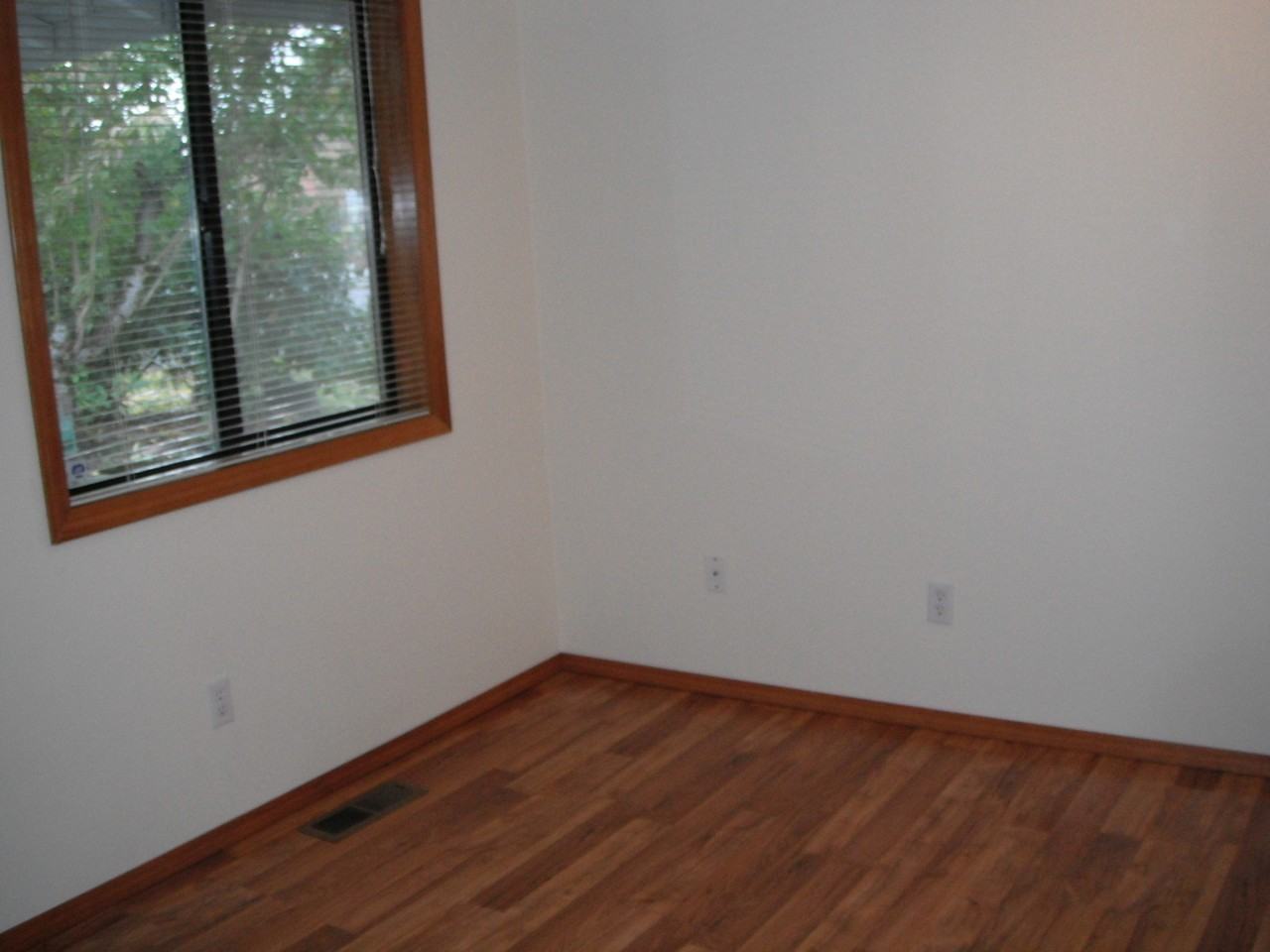 601 Ne 112th St - Photo 5 of 12