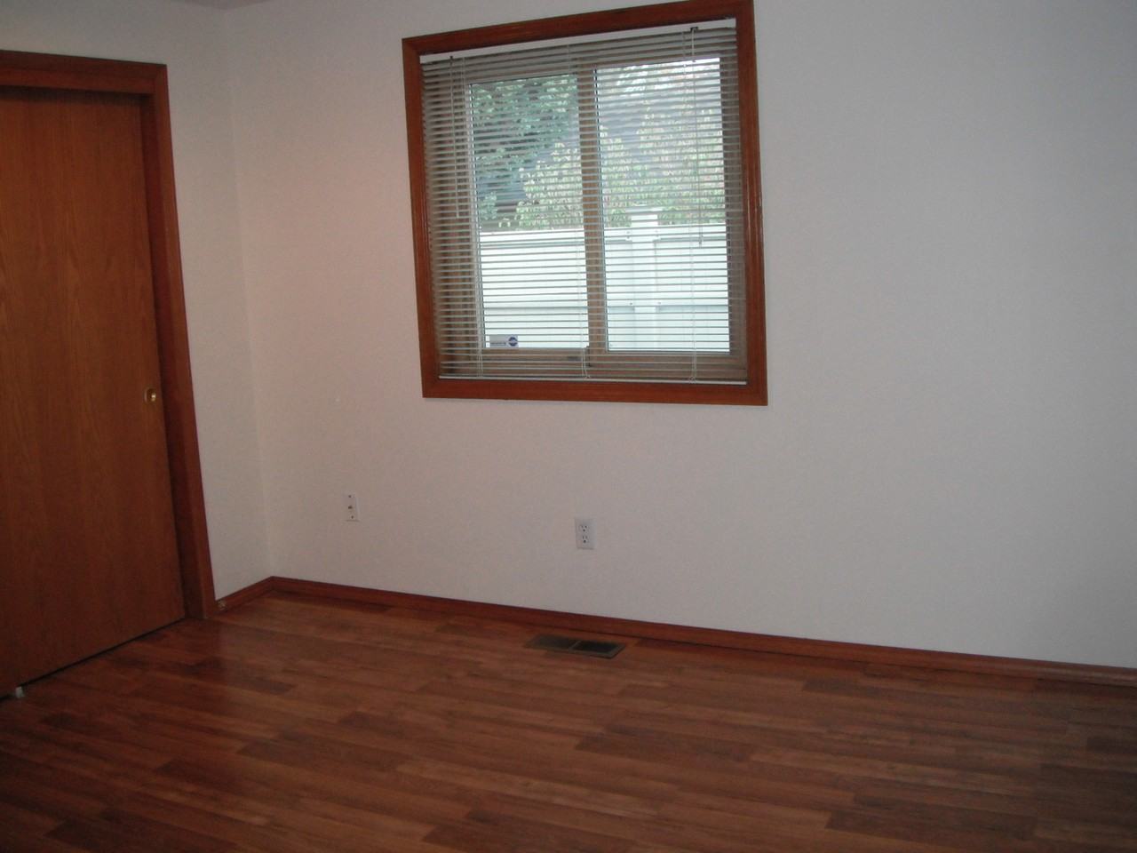 601 Ne 112th St - Photo 6 of 12