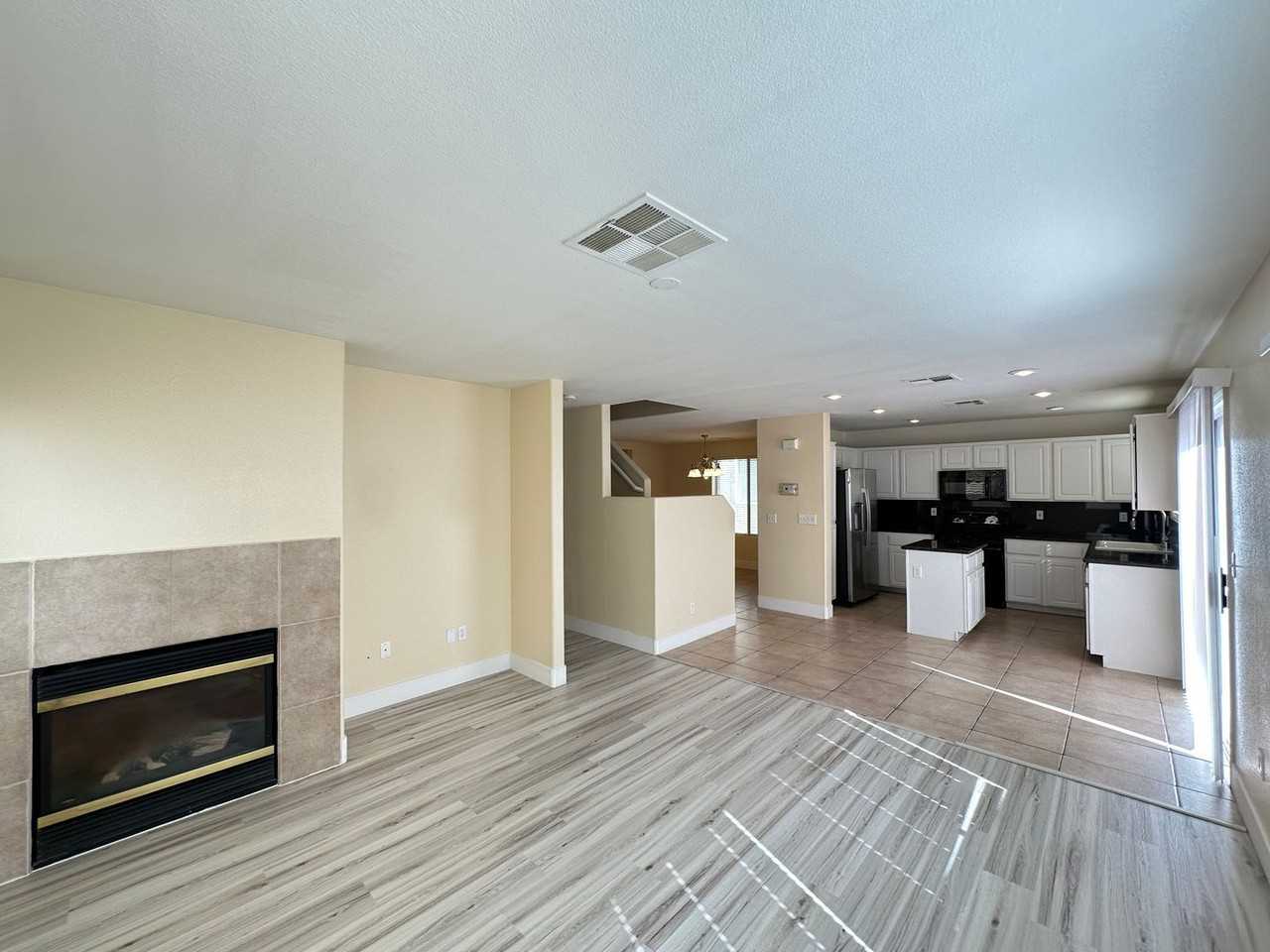 5640 Woods Crossing St - Photo 3 of 32