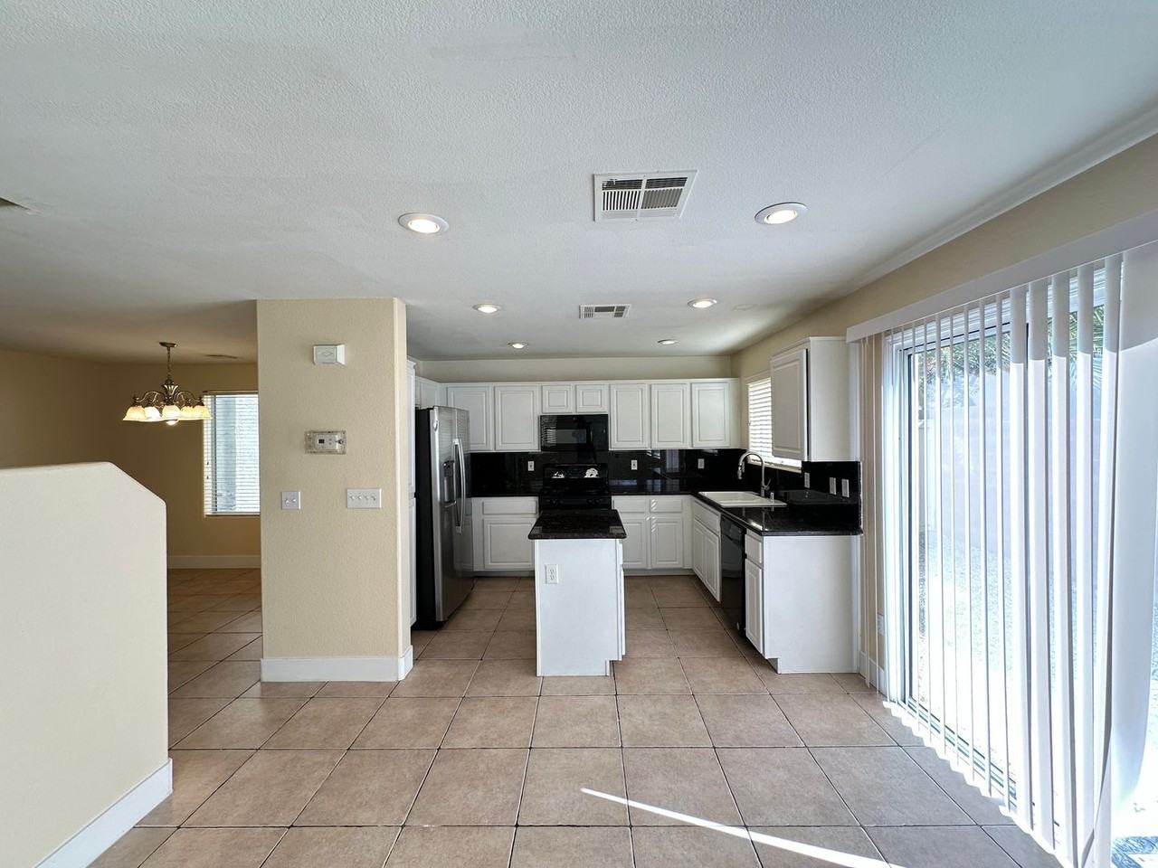 5640 Woods Crossing St - Photo 4 of 32