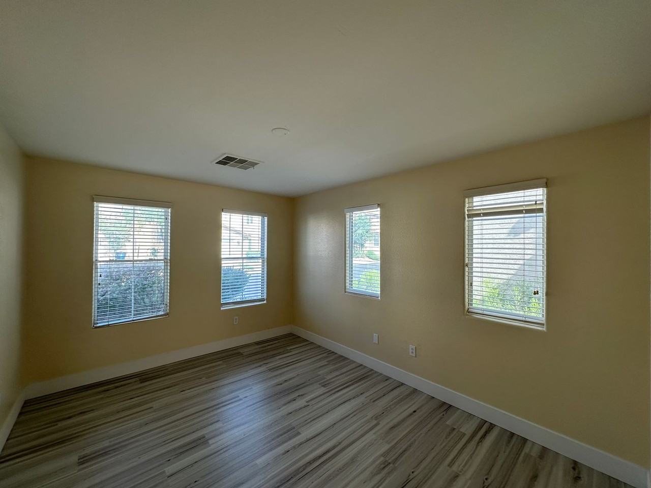 5640 Woods Crossing St - Photo 5 of 32