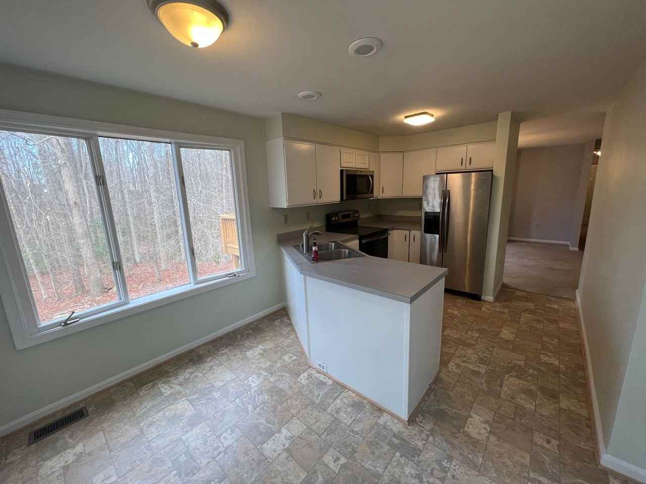 8260 Capitol Cir - Photo 4 of 9