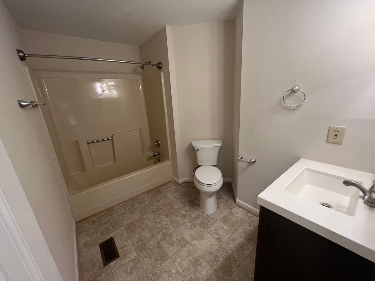 8260 Capitol Cir - Photo 5 of 9