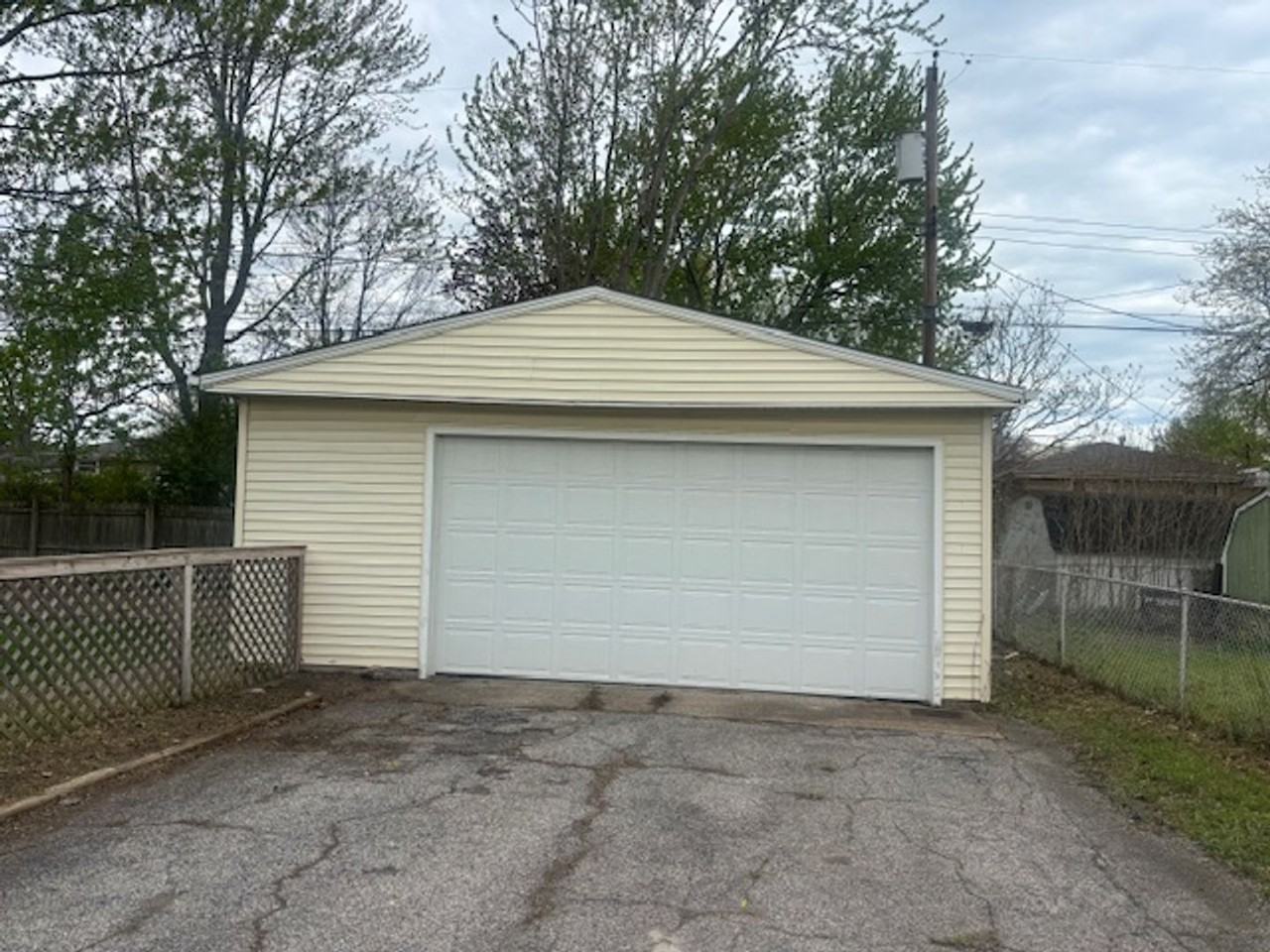 3912 Leavitt Rd - Photo 2 of 15