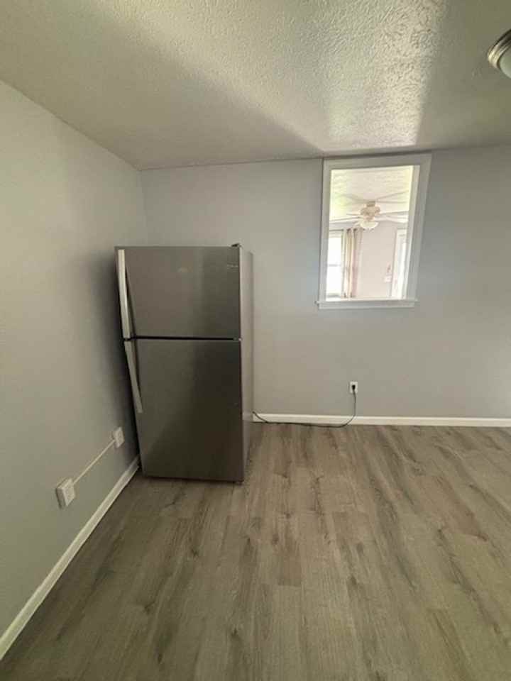 3912 Leavitt Rd - Photo 5 of 15