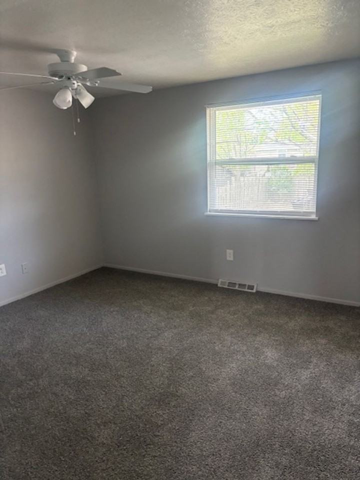 3912 Leavitt Rd - Photo 6 of 15