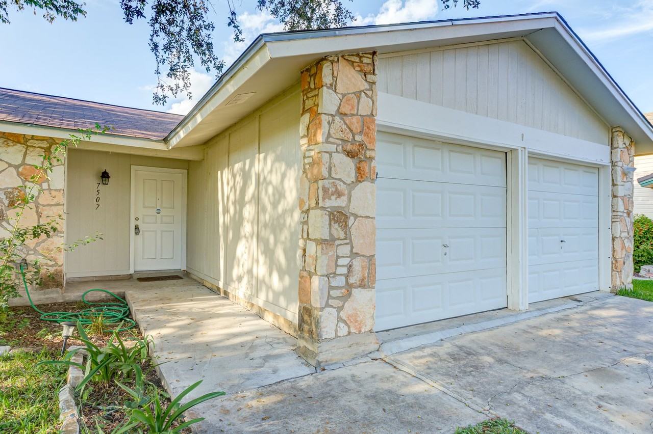 7507 Echo Trl - Photo 2 of 29