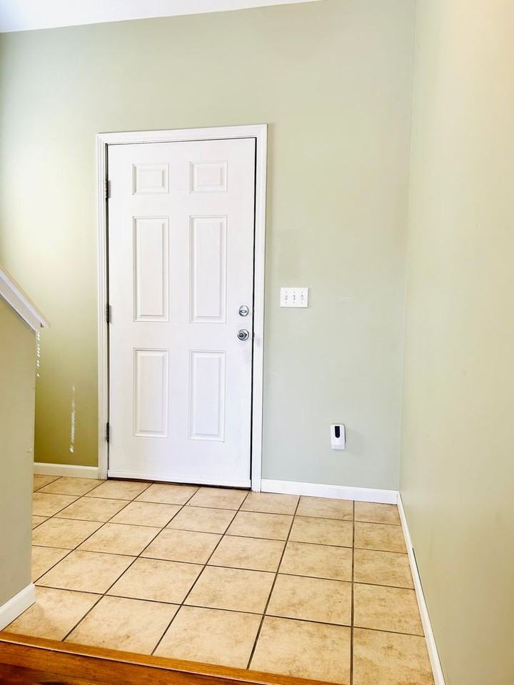 1901 Thompson Dr - Photo 5 of 24