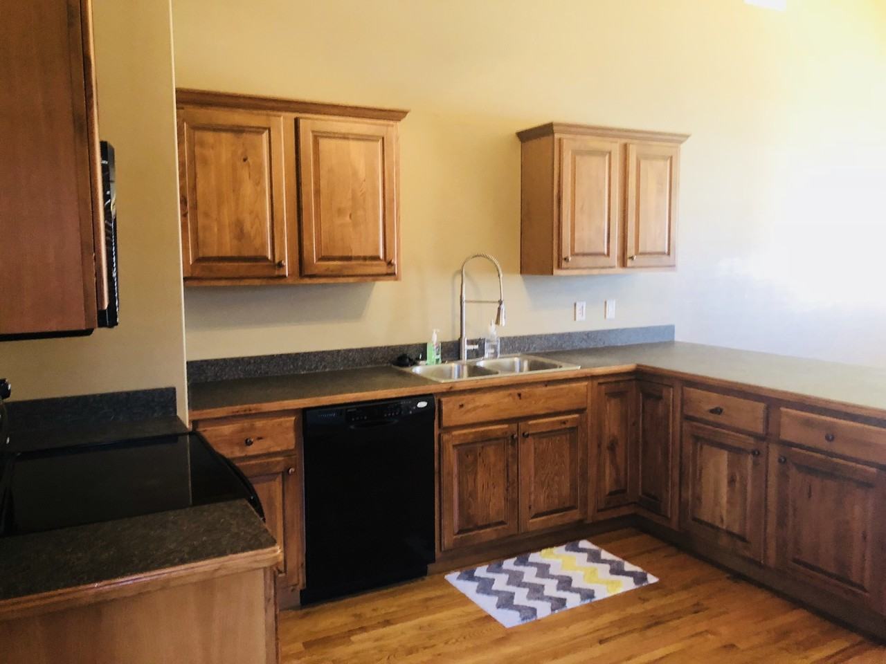 1410 Meadowbrooke Ln - Photo 5 of 18