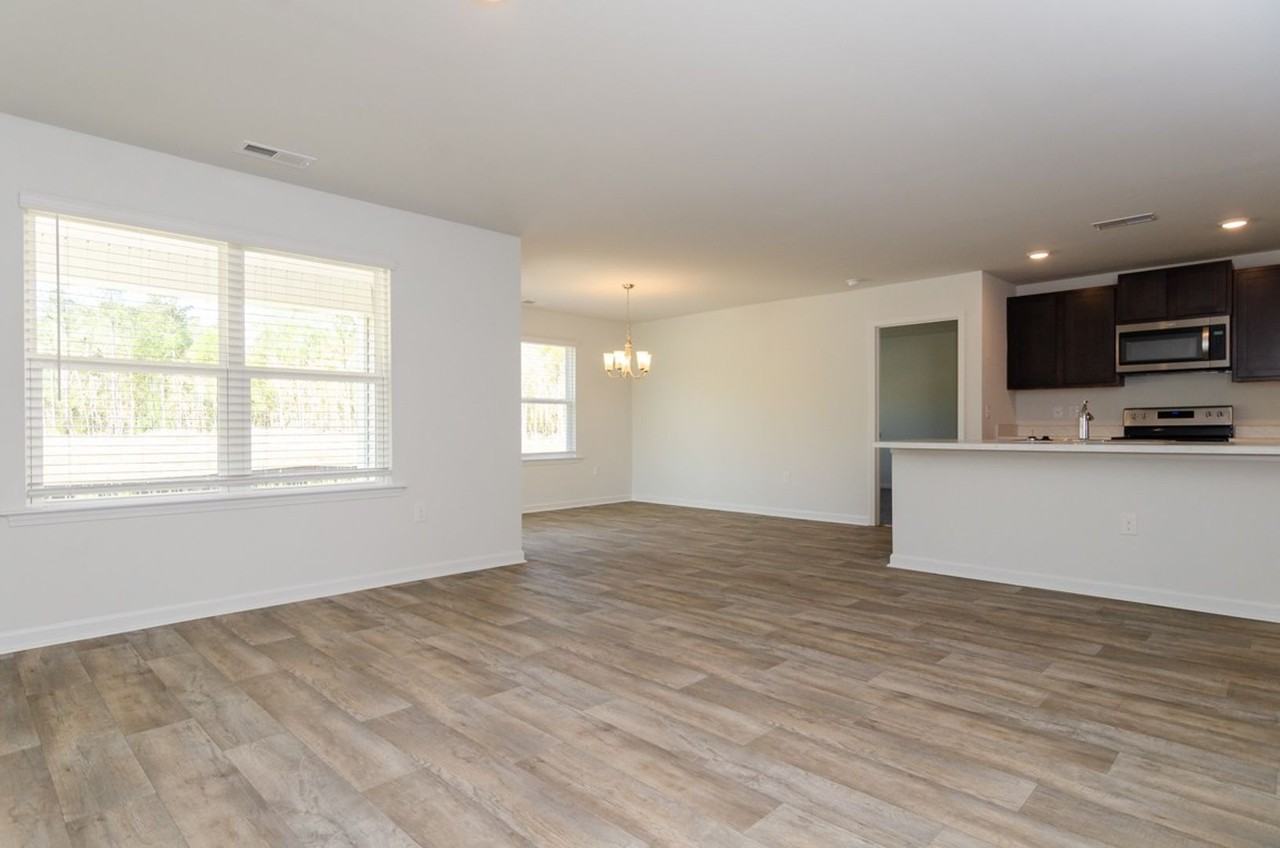 611 Avington Ln Ne - Photo 2 of 25