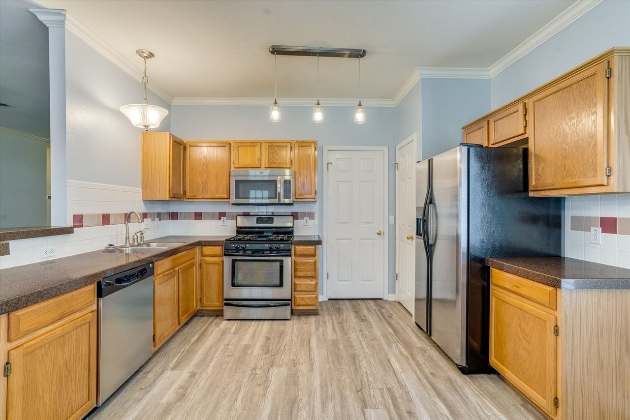 2300 Wisteria Way - Photo 4 of 21