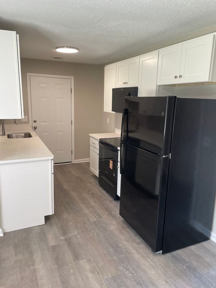 1008 Claremont Ave - Photo 3 of 10