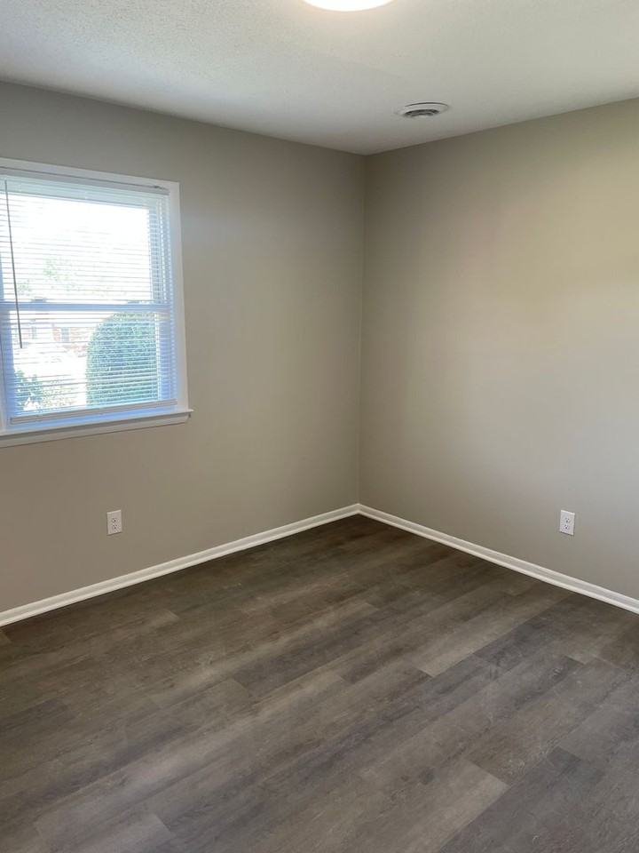 1008 Claremont Ave - Photo 6 of 10