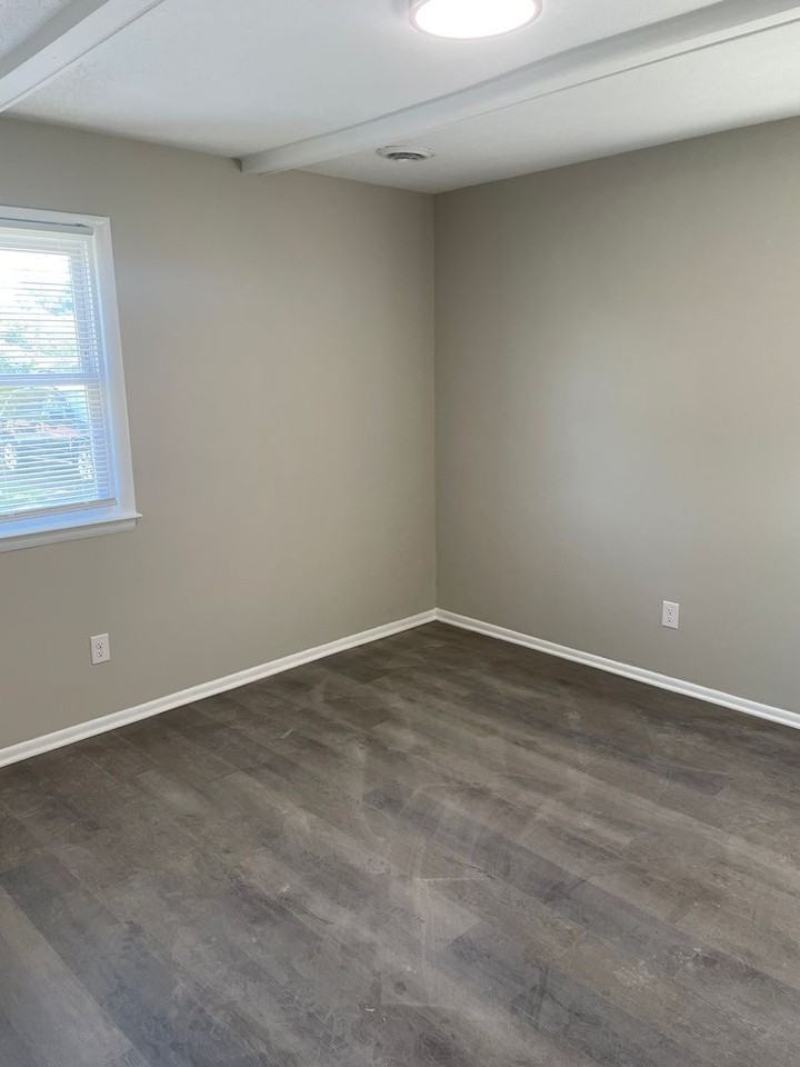 1008 Claremont Ave - Photo 7 of 10