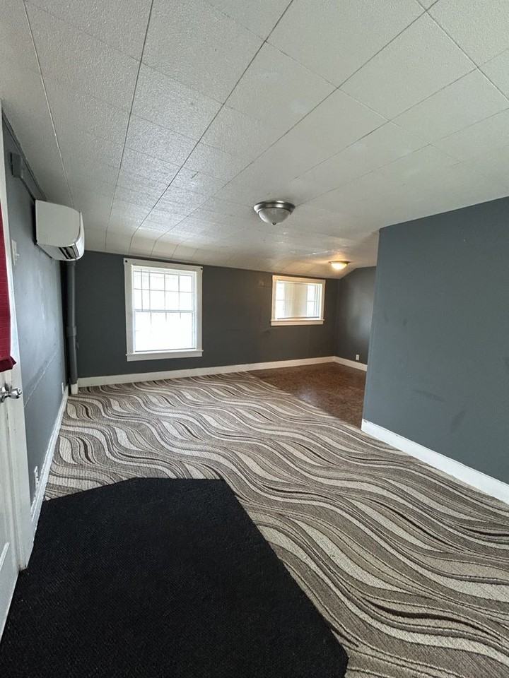 107 W Lindburg St - Photo 3 of 9