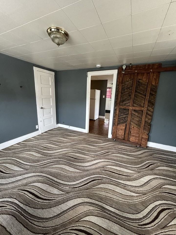 107 W Lindburg St - Photo 5 of 9