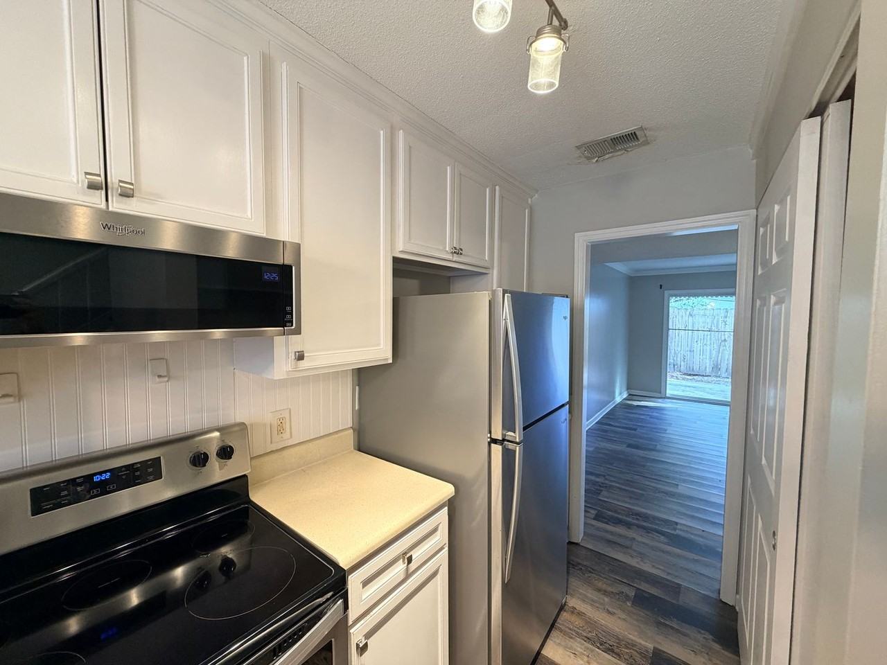 1010 N Toombs St #15 - Photo 7 of 23