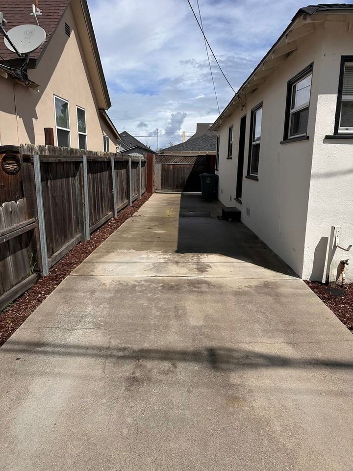 1251 8th St - Photo 2 of 7