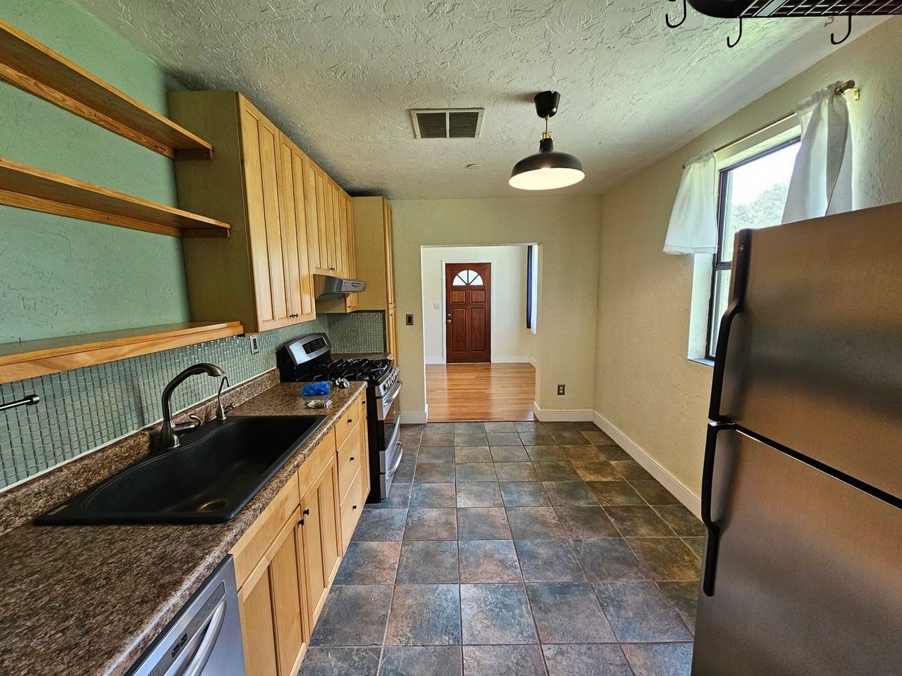 1115 Ne 11th Ave - Photo 3 of 50