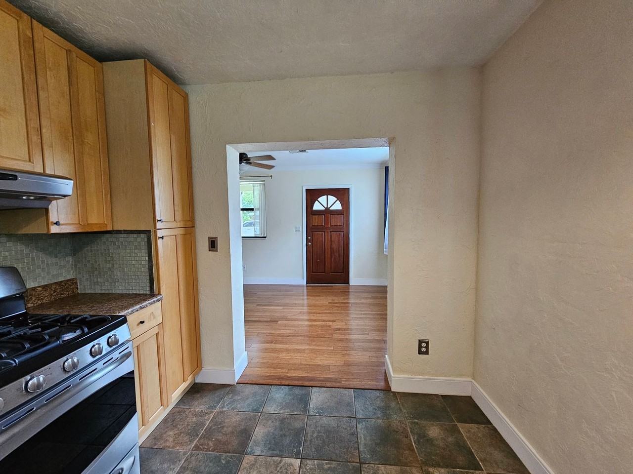 1115 Ne 11th Ave - Photo 6 of 50