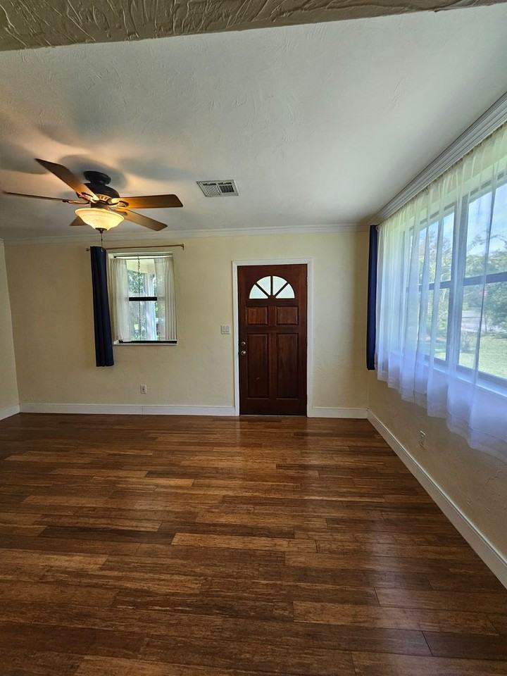 1115 Ne 11th Ave - Photo 7 of 50