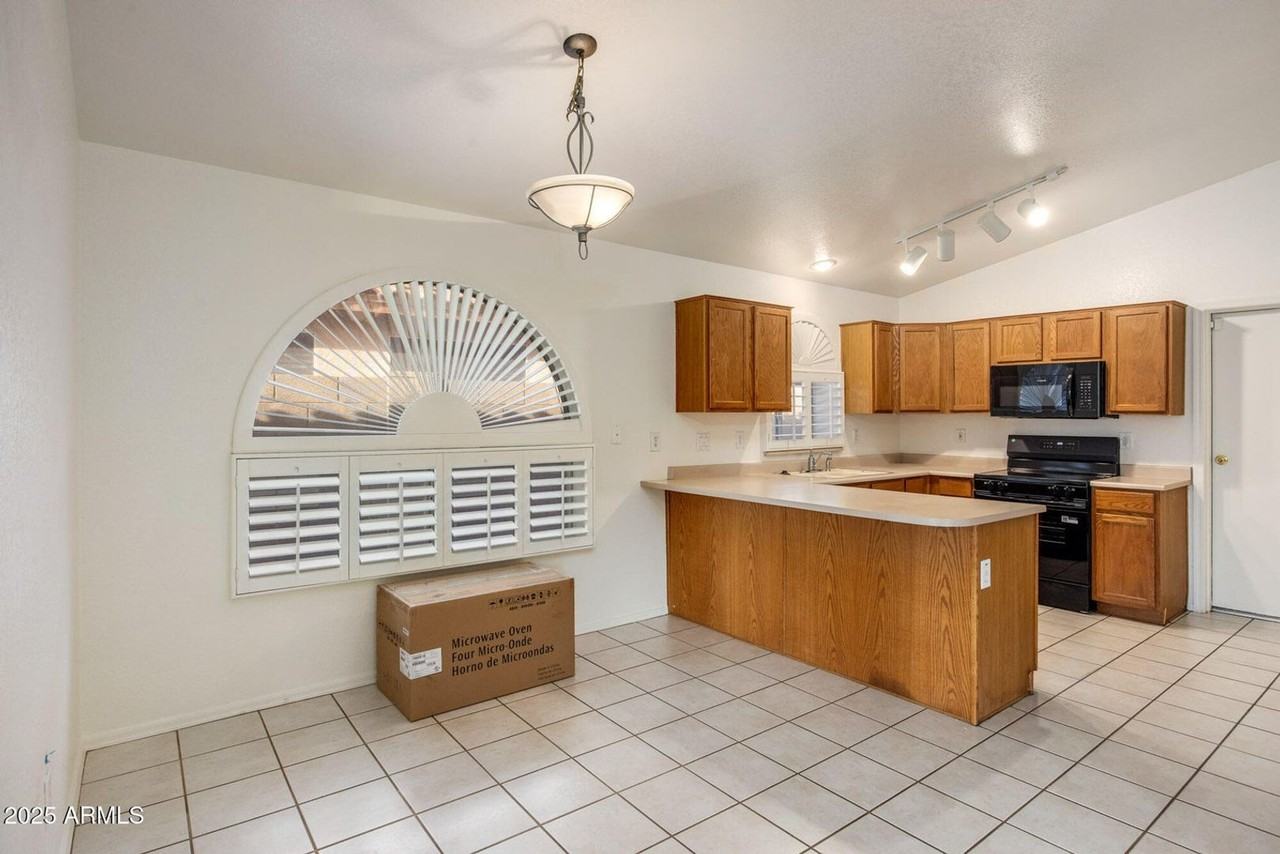 12559 W Virginia Ave - Photo 5 of 19