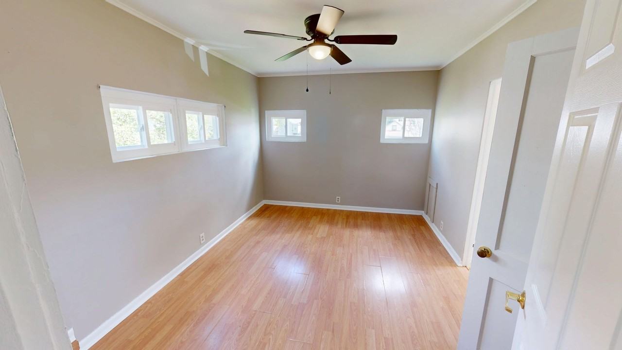 505 Westminster Ave - Photo 5 of 27