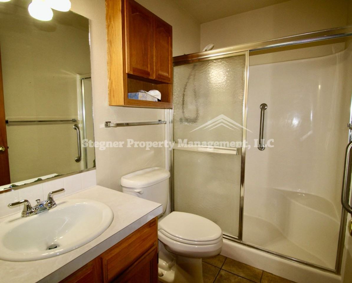 3950 W 12th St #6 - Photo 3 of 13