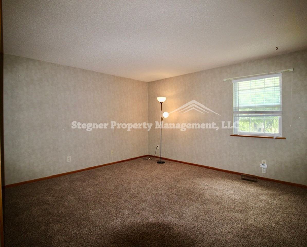 3950 W 12th St #6 - Photo 5 of 13