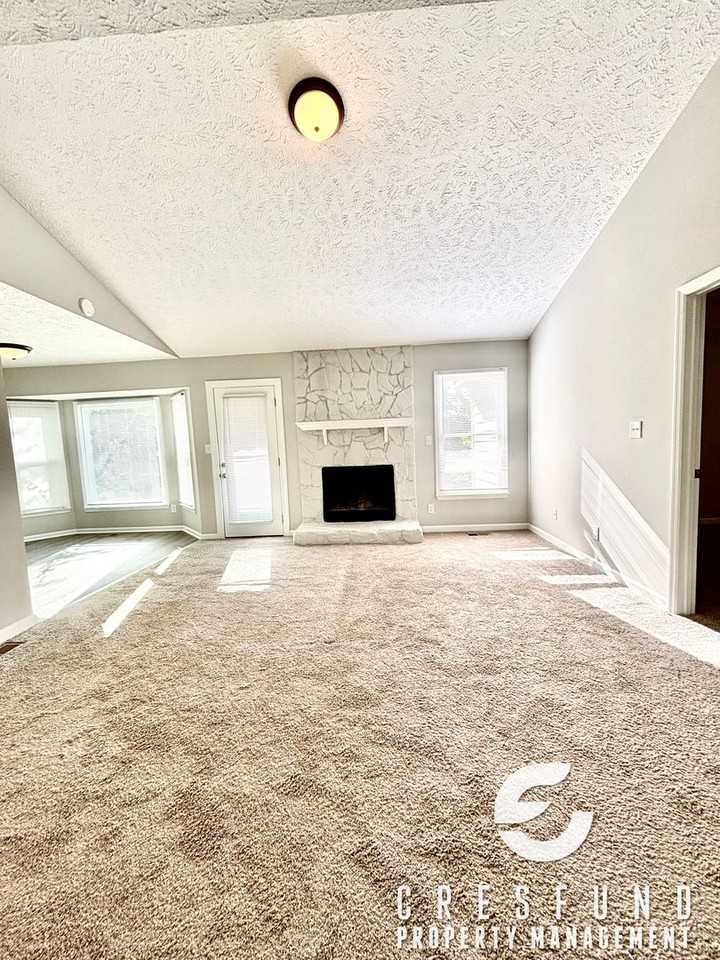 160 E Twelve Oaks Rd - Photo 3 of 27