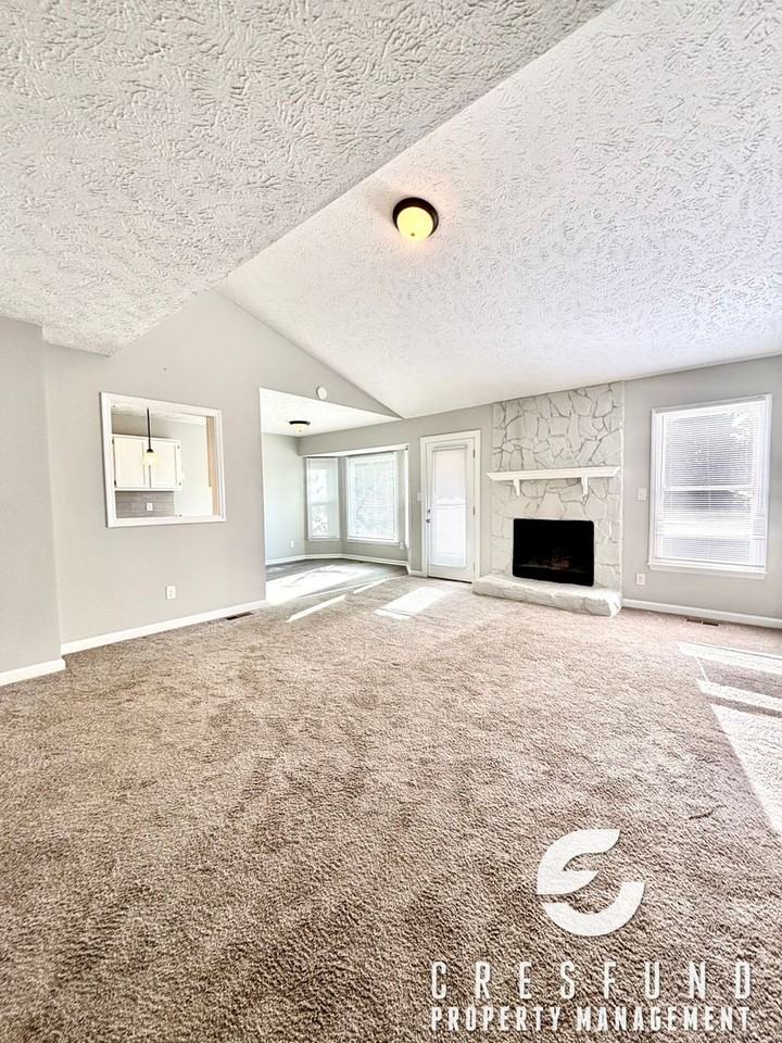 160 E Twelve Oaks Rd - Photo 4 of 27