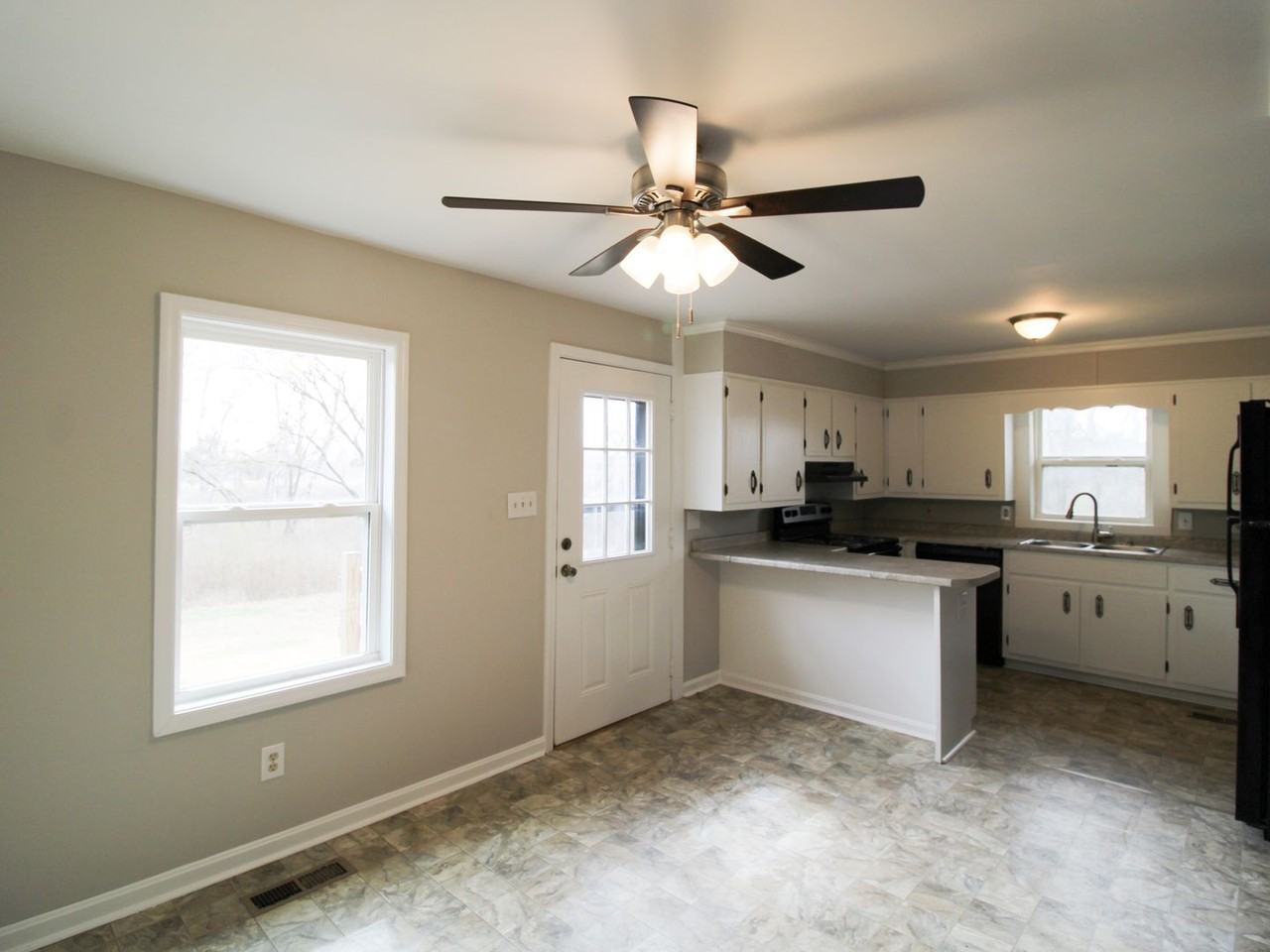 10300 Lentzville Rd - Photo 7 of 31