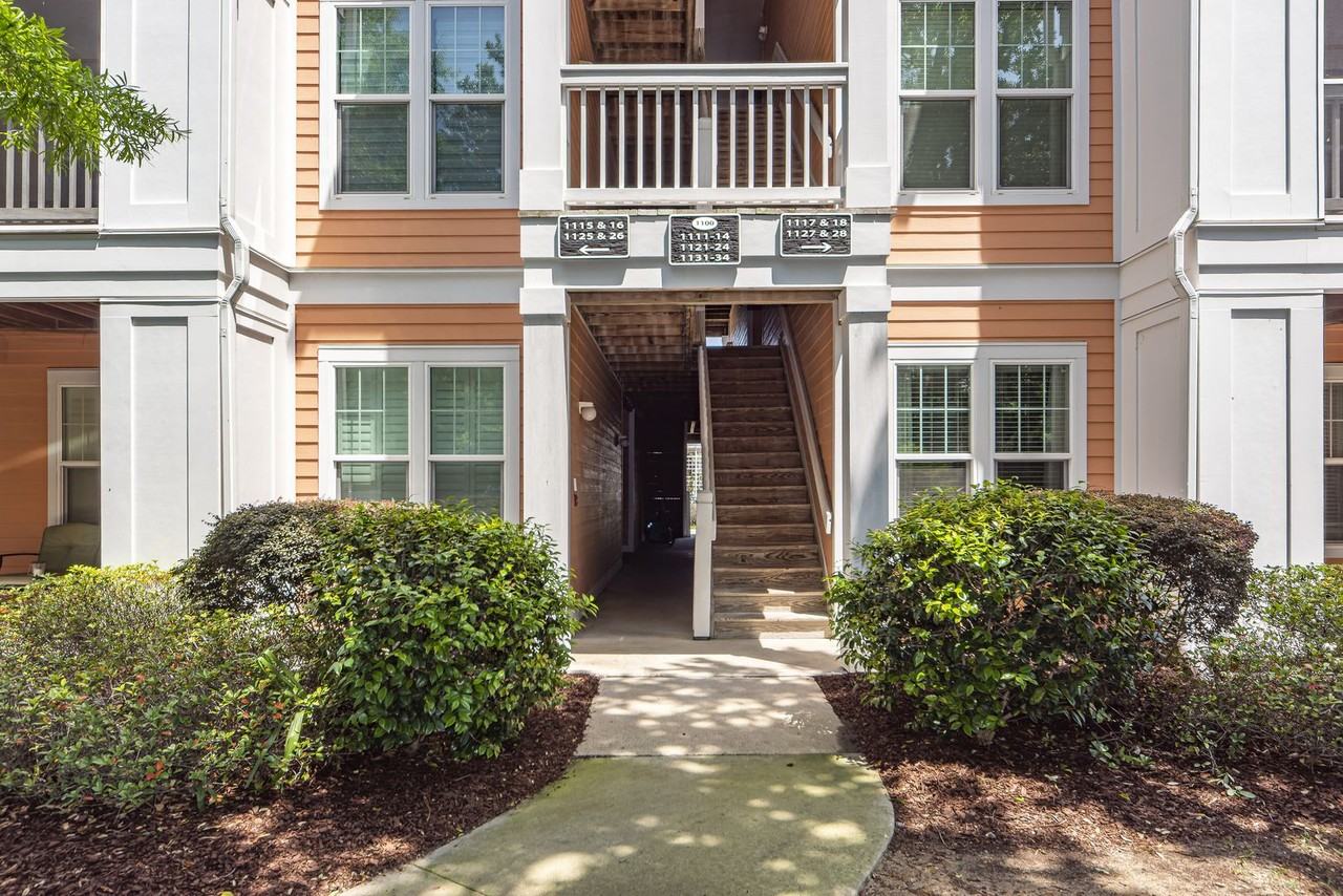 1113 Rosewood Ln - Photo 2 of 23