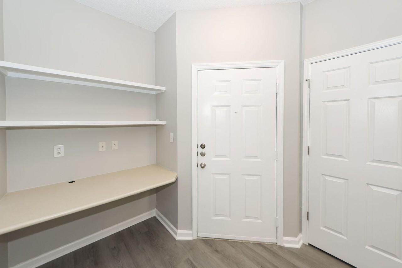 1113 Rosewood Ln - Photo 4 of 23