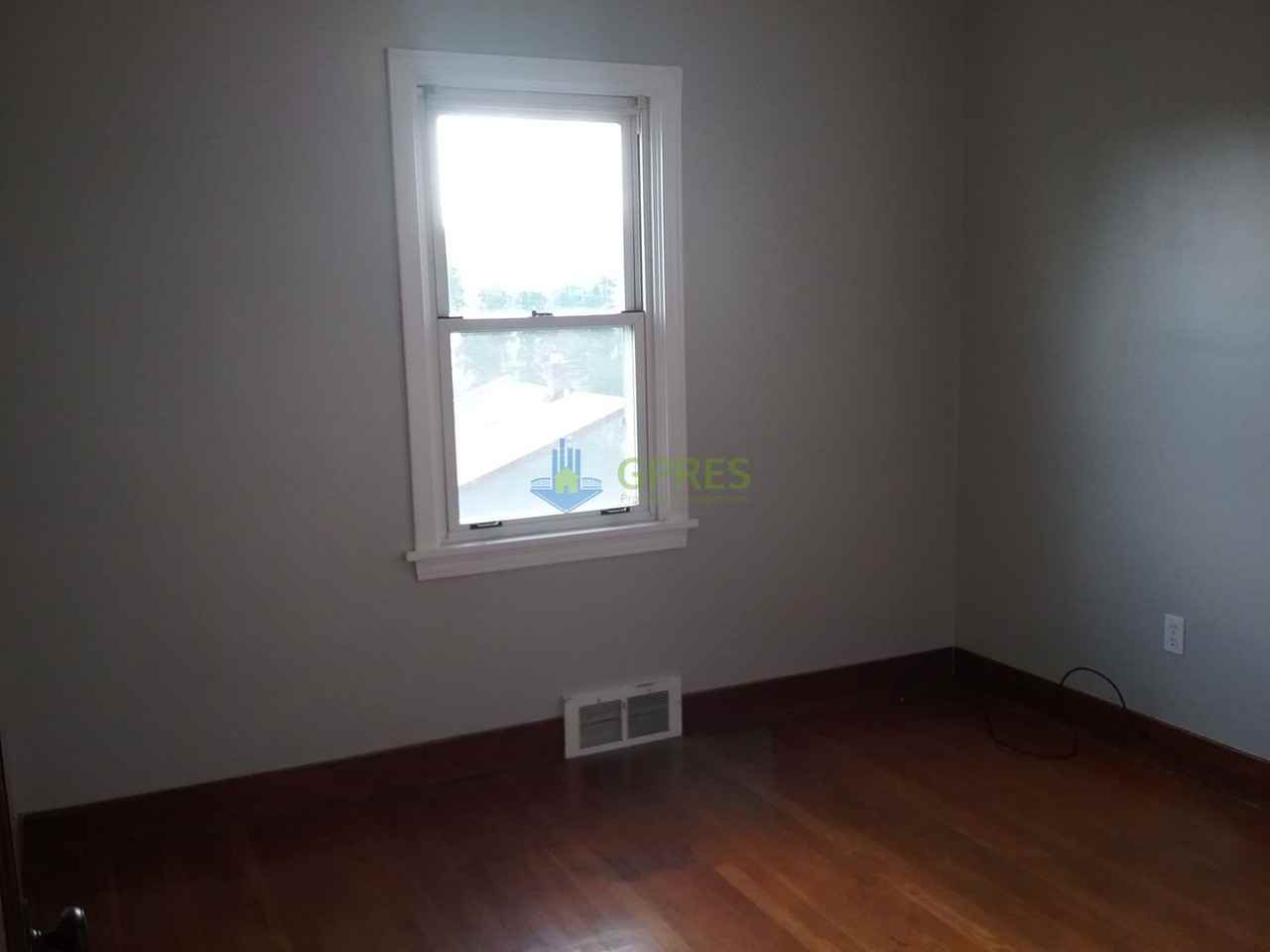 657 6th St - Photo 3 of 36