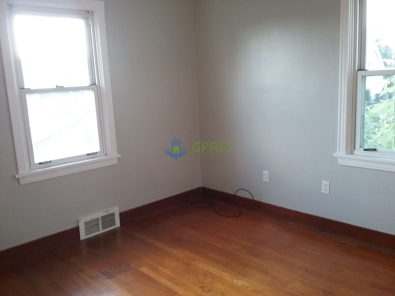 657 6th St - Photo 4 of 36