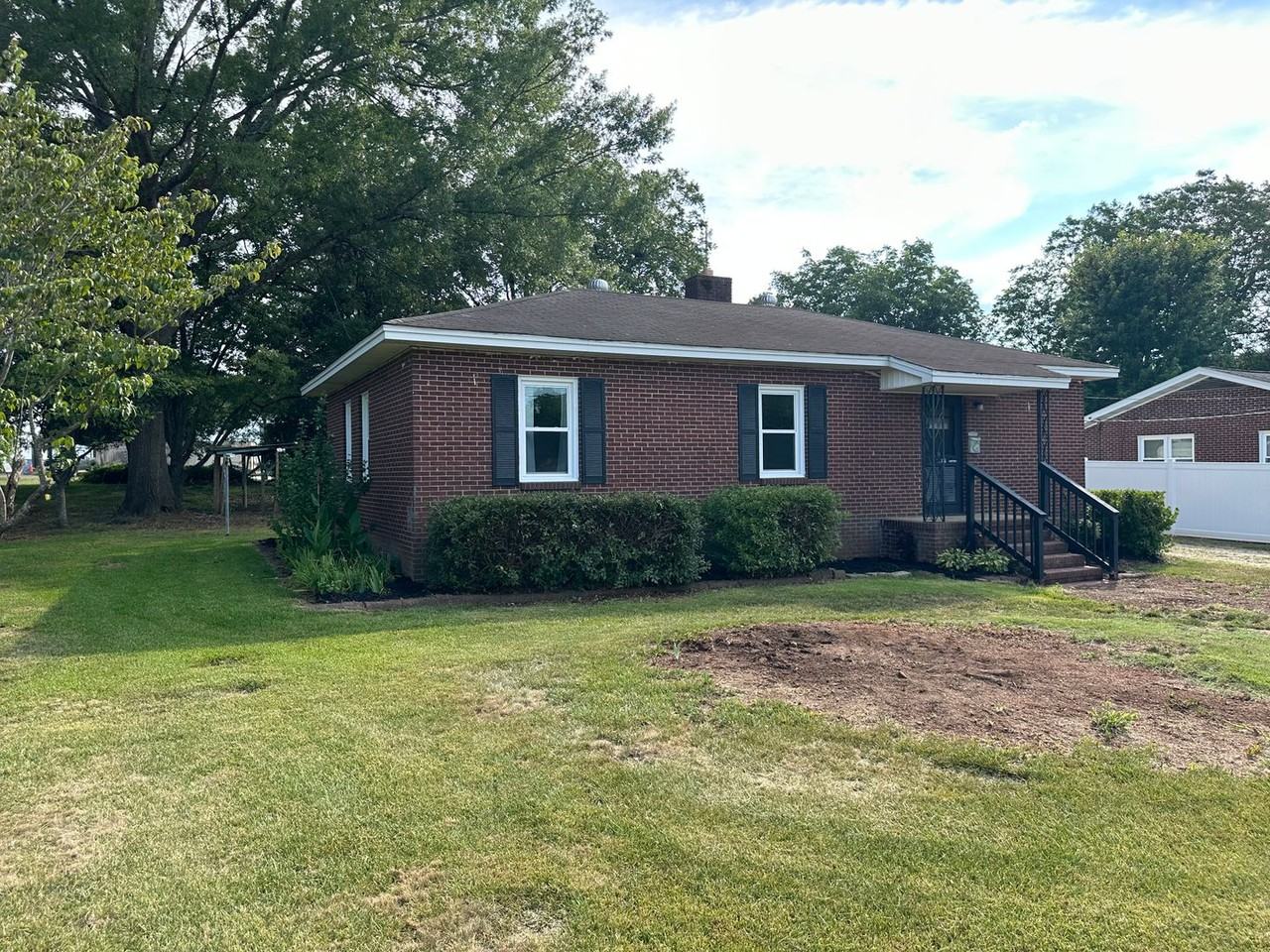 1116 Cornelia Cir - Photo 6 of 22