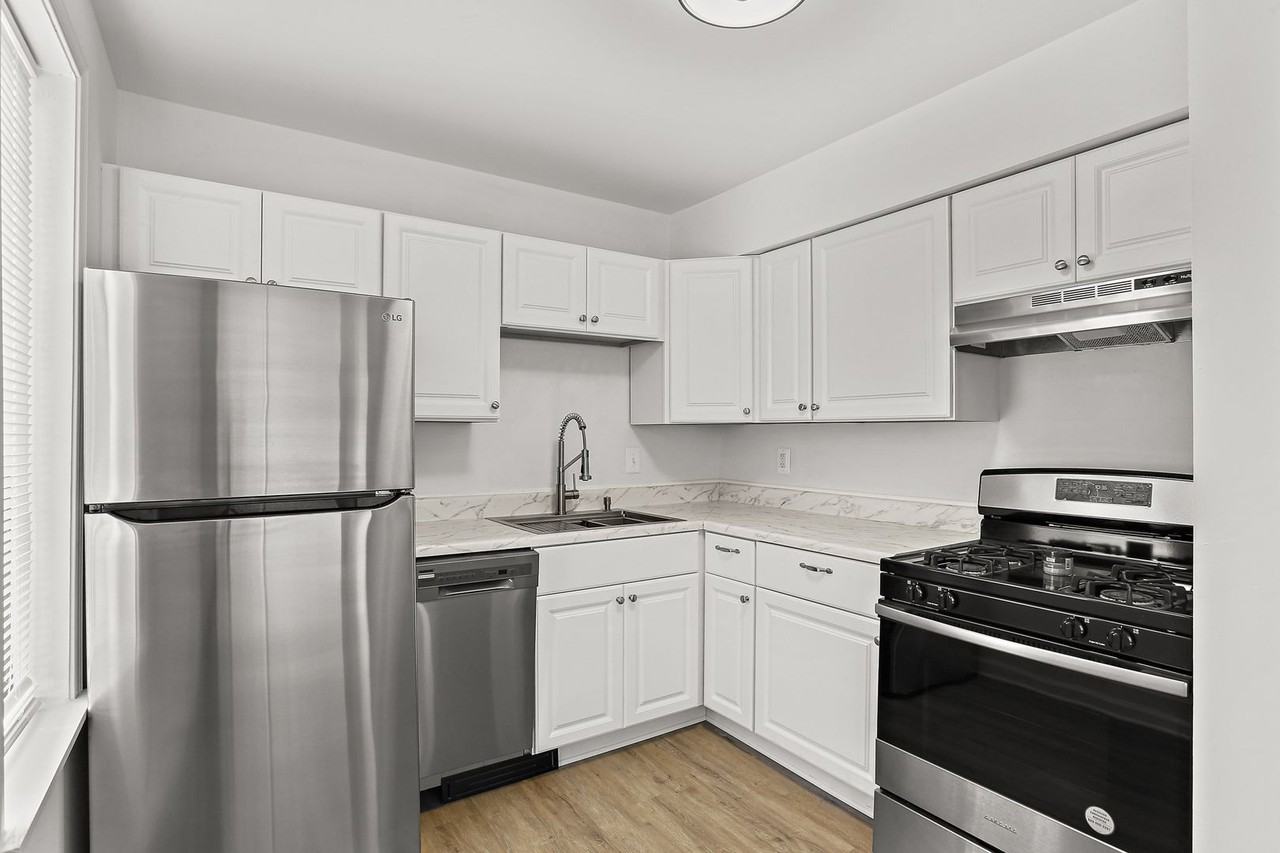 9629 Whiteacre Rd - Photo 2 of 11