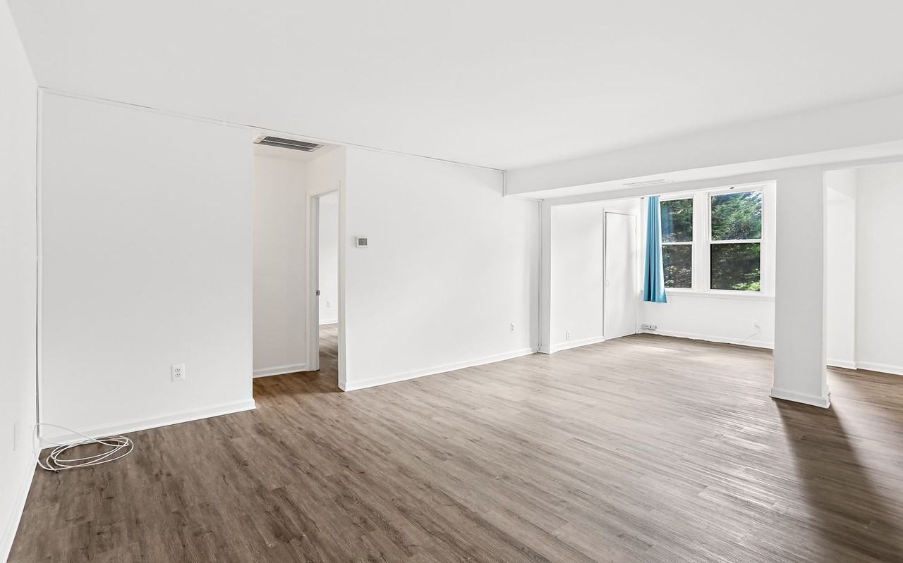 9629 Whiteacre Rd - Photo 3 of 11