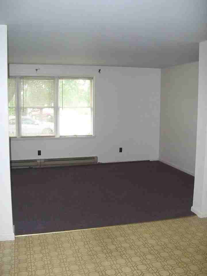 163 Fairview Ave - Photo 4 of 12