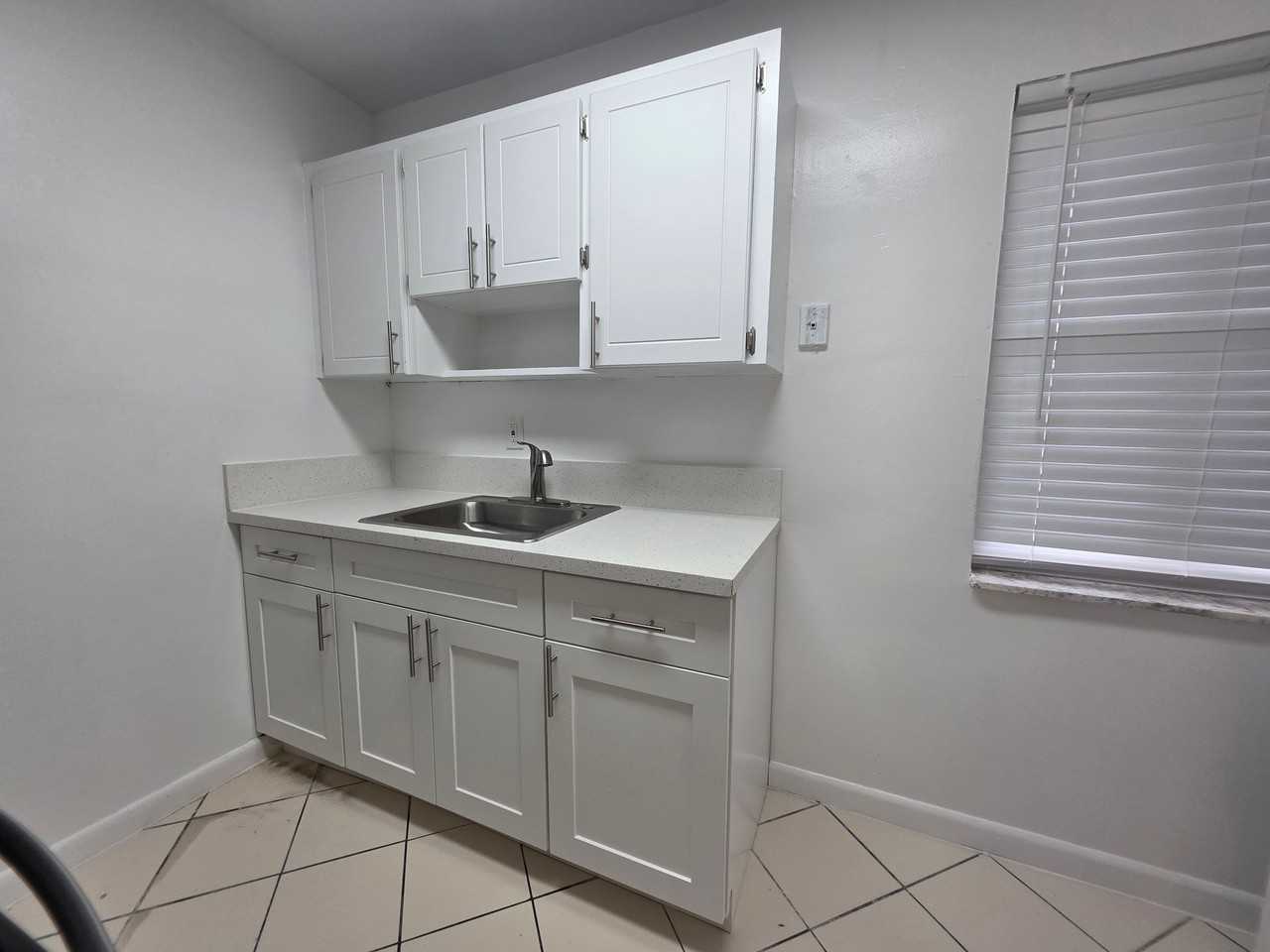 16 SW 9th St - Photo 3 of 6