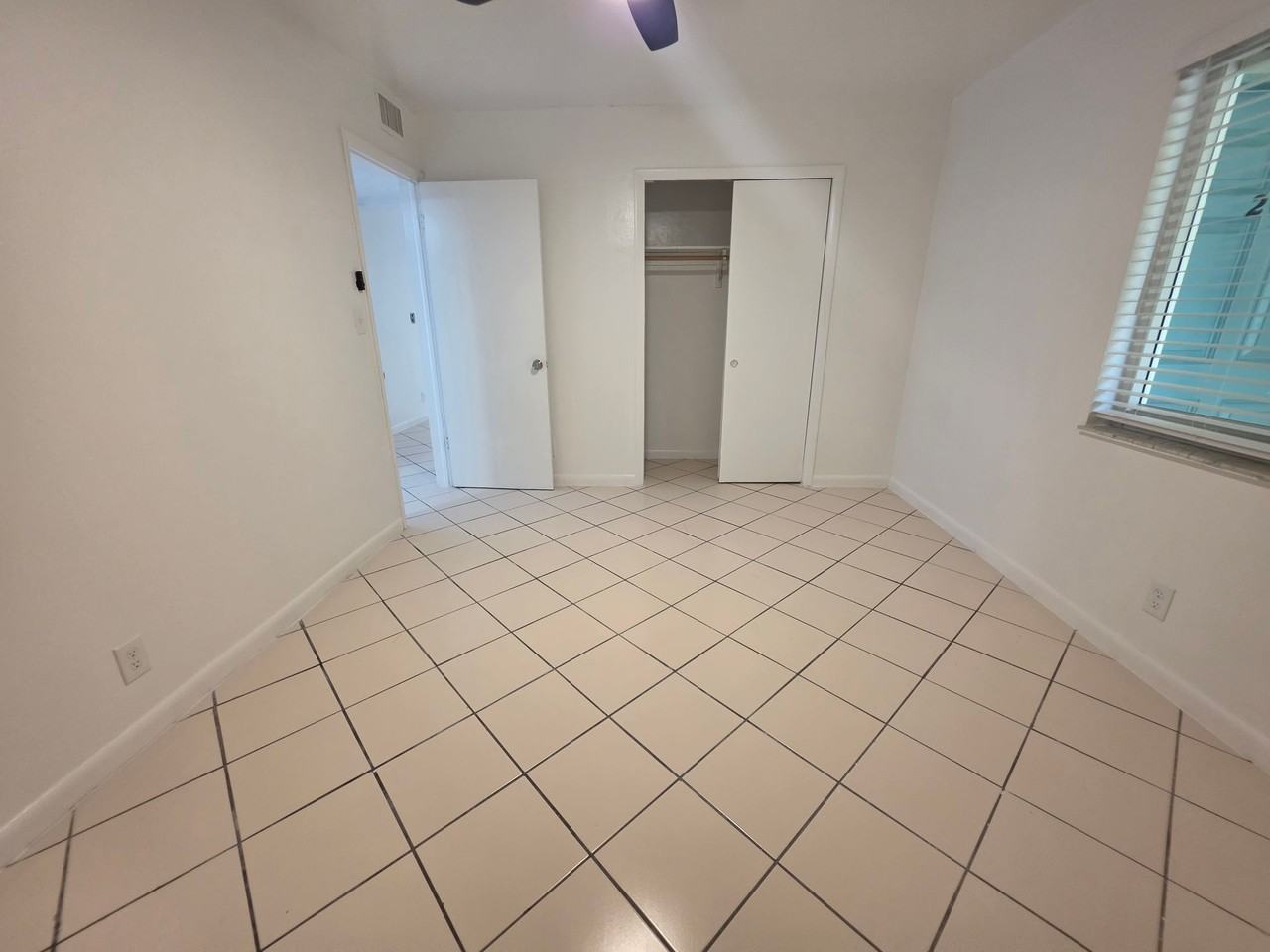 16 SW 9th St - Photo 4 of 6