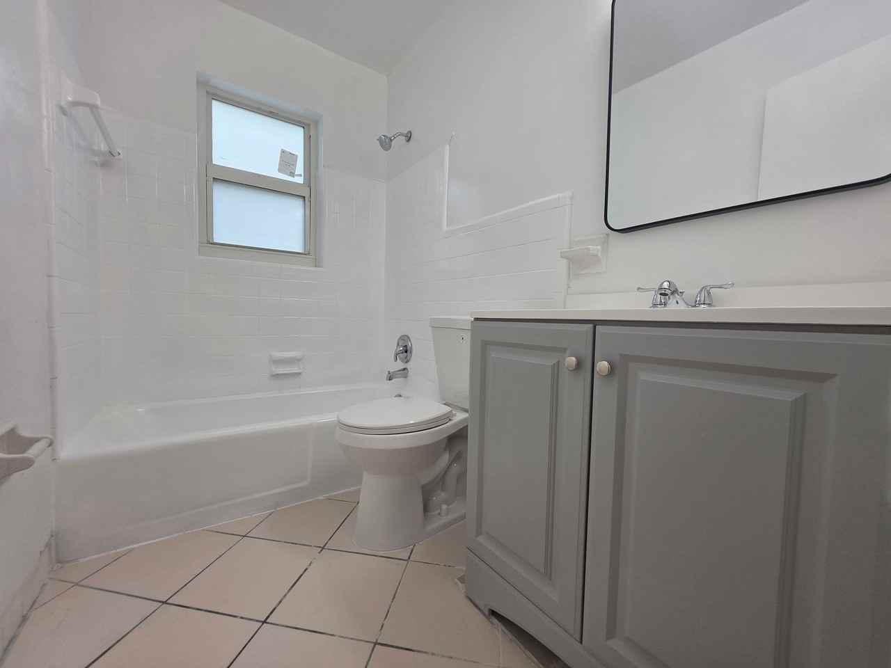 16 SW 9th St - Photo 5 of 6