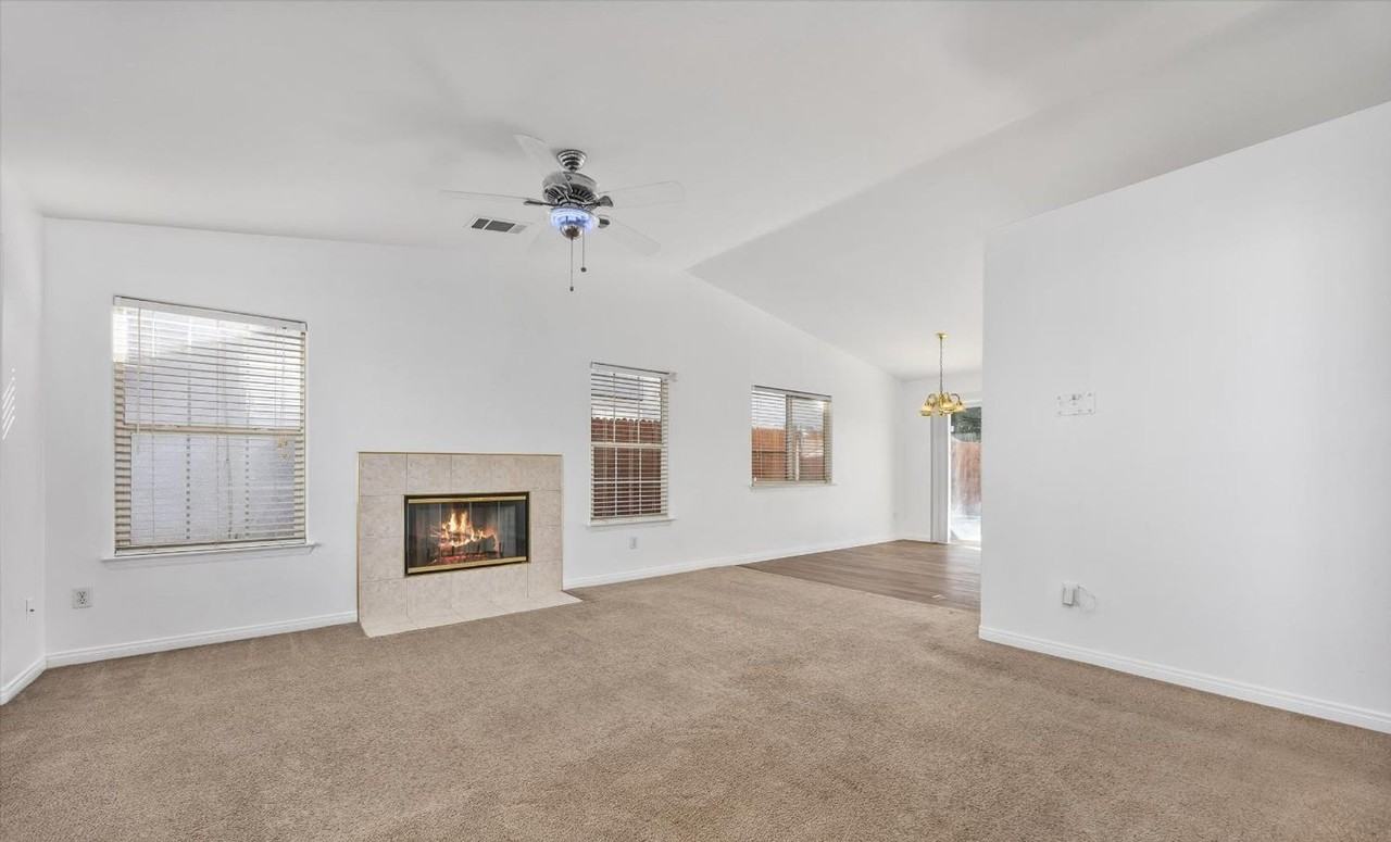 3921 White Sands Dr - Photo 5 of 36