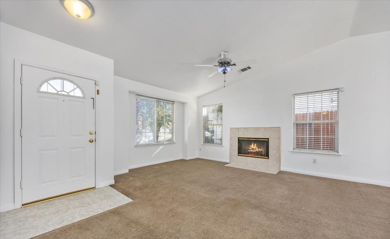 3921 White Sands Dr - Photo 6 of 36