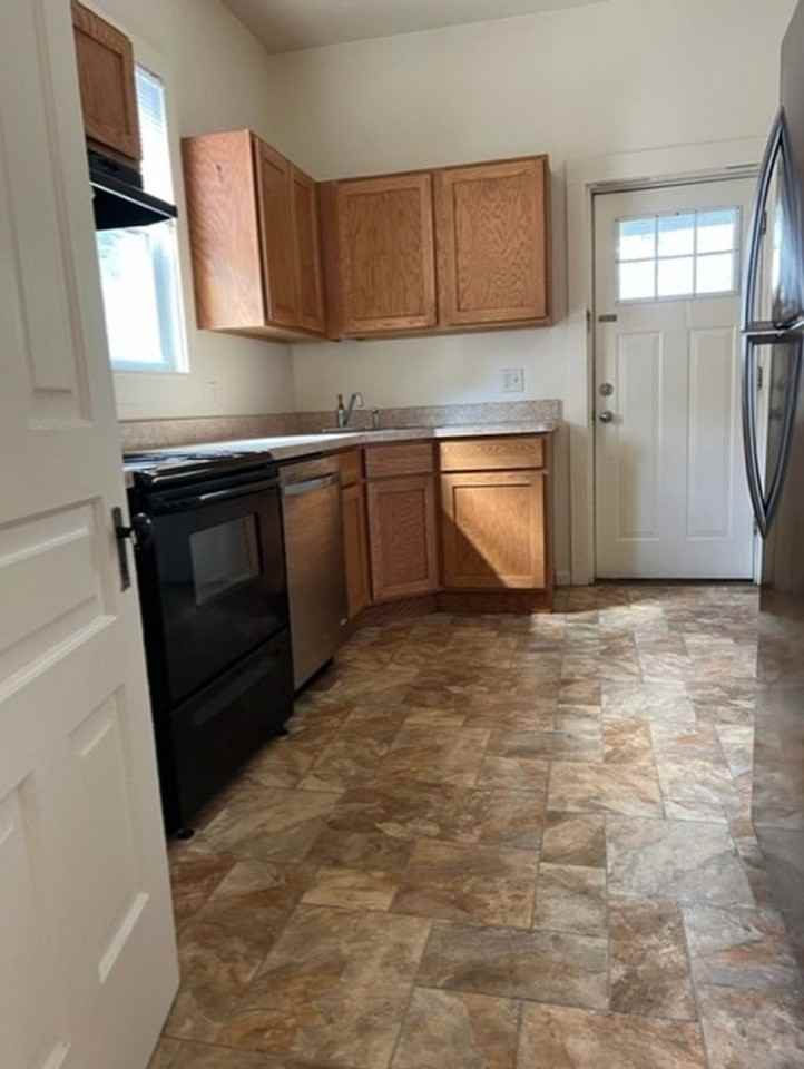 507 Lawrence St - Photo 3 of 10