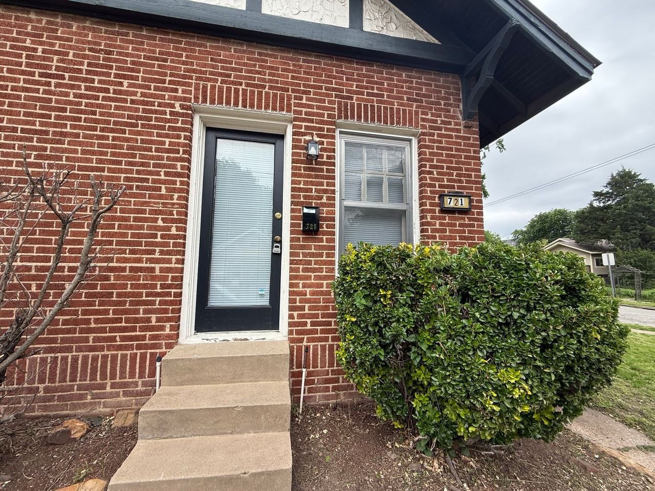 721 S Zunis Ave - Photo 3 of 17