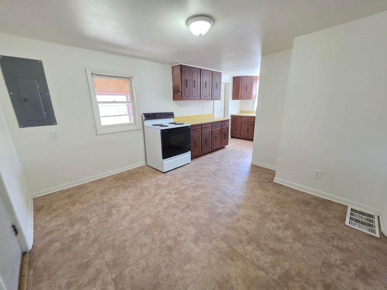 220 19th St N - Photo 4 of 15